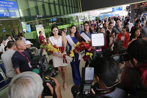 HH Phạm Hương gây tắc nghẽn sân bay Tân Sơn Nhất