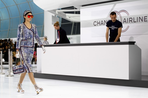 Choáng ngợp trước sân bay vĩ đại của "hãng hàng không" Chanel