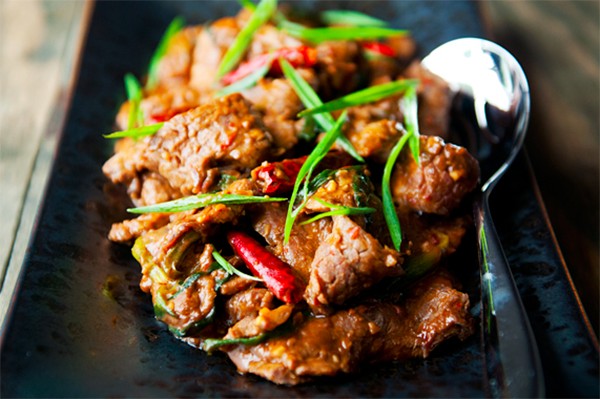 Bò xào kiểu Mông Cổ - ăn từng miếng, “đã” từng miếng