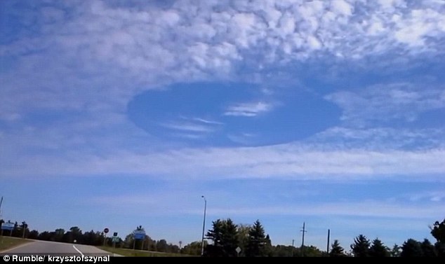 Hố tròn khổng lồ bí ẩn trên bầu trời Canada