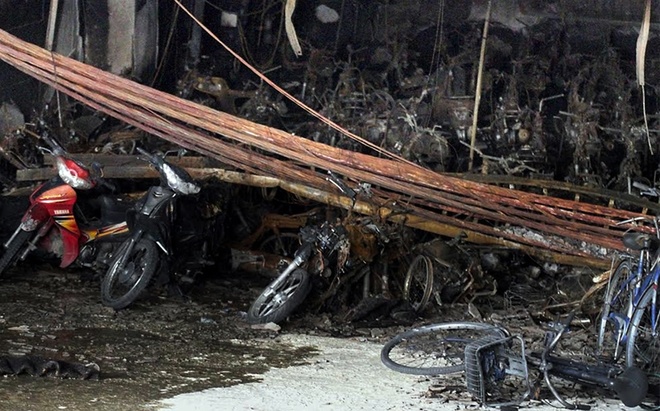 Ôtô Lexus, xe ga bị thiêu cháy trong hầm chung cư Xa La
