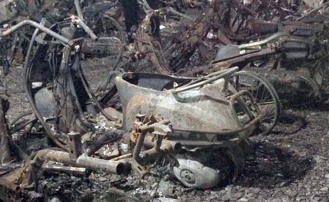 Ôtô Lexus, xe ga bị thiêu cháy trong hầm chung cư Xa La
