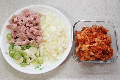 Cơm chiên kimchi cay ngon hấp dẫn