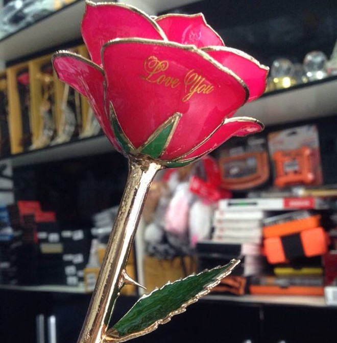 70.000 đồng một bông hoa hồng 'biết nói' ở Hà Nội