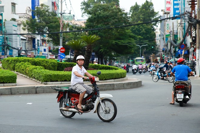 CSGT tịch thu hàng trăm 'xe mù' ở Sài Gòn