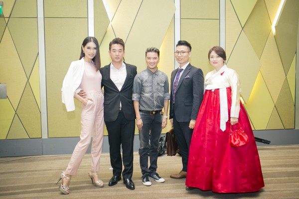 Dàn sao Việt váy áo lộng lẫy hội ngộ tại sự kiện