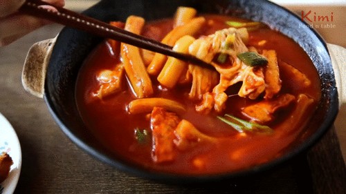 Cay xé và béo ngậy với súp tteokbokki phô mai