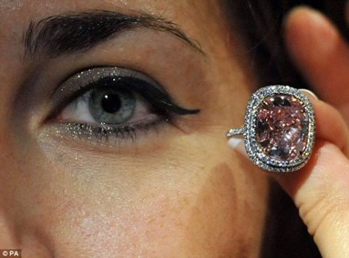 Nhìn gần viên kim cương được 'hét giá' hơn 500 tỷ đồng
