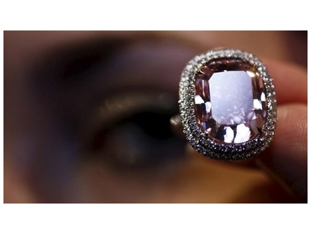 Nhìn gần viên kim cương được 'hét giá' hơn 500 tỷ đồng