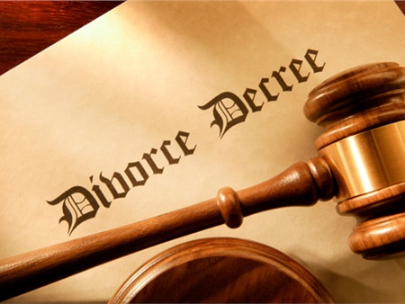 Chồng đòi ly hôn vì vợ ngực phẳng lì