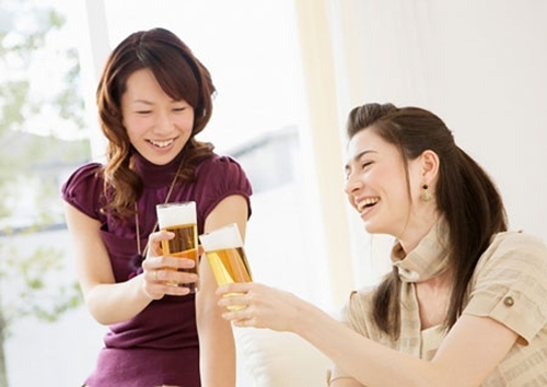 Lợi ích bất ngờ từ bia đối với phụ nữ