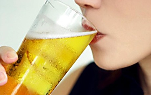 Lợi ích bất ngờ từ bia đối với phụ nữ