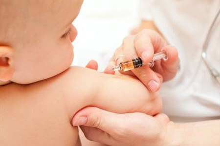 Nghiêm cấm tuyệt đối việc tiêm vắc-xin cho trẻ tại nhà
