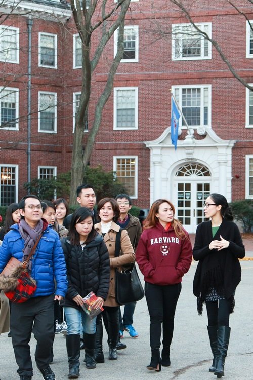 Mỹ Tâm giao lưu tại Đại học Harvard