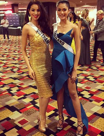 Phạm Hương đọ đường cong với các người đẹp Miss Universe