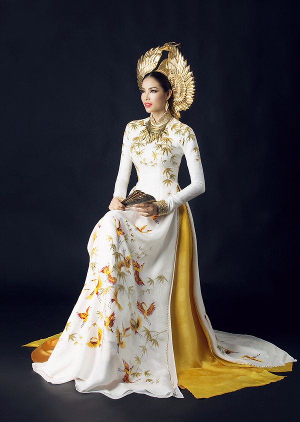 Xuýt xoa trước quốc phục mạ vàng của Phạm Hương tại "Hoa hậu Hoàn vũ 2015"